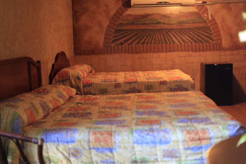Hotel Hacienda Del Indio à Mexicali Extérieur photo